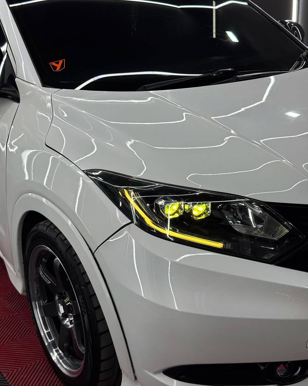Hasil coating Honda HR-V putih tampak depan