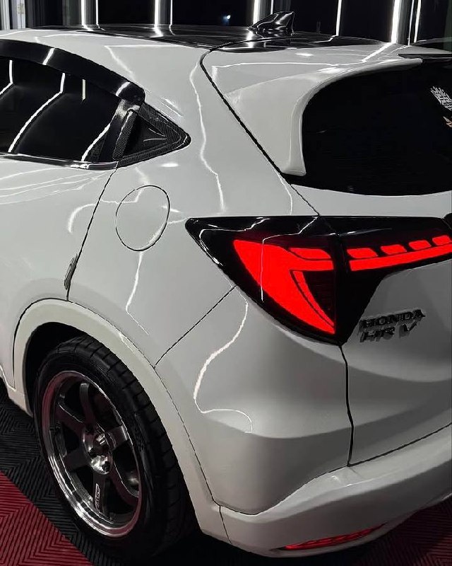 Hasil coating Honda HR-V putih tampak belakang