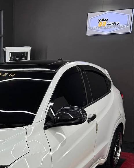 Honda HR-V putih di studio 88Royals