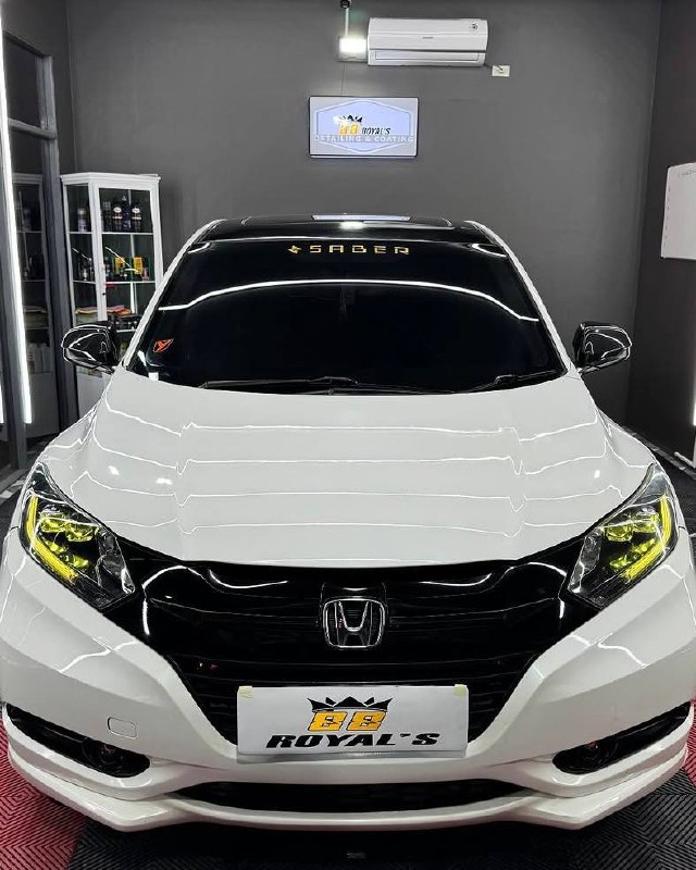 Hasil coating Honda HR-V putih tampak depan penuh